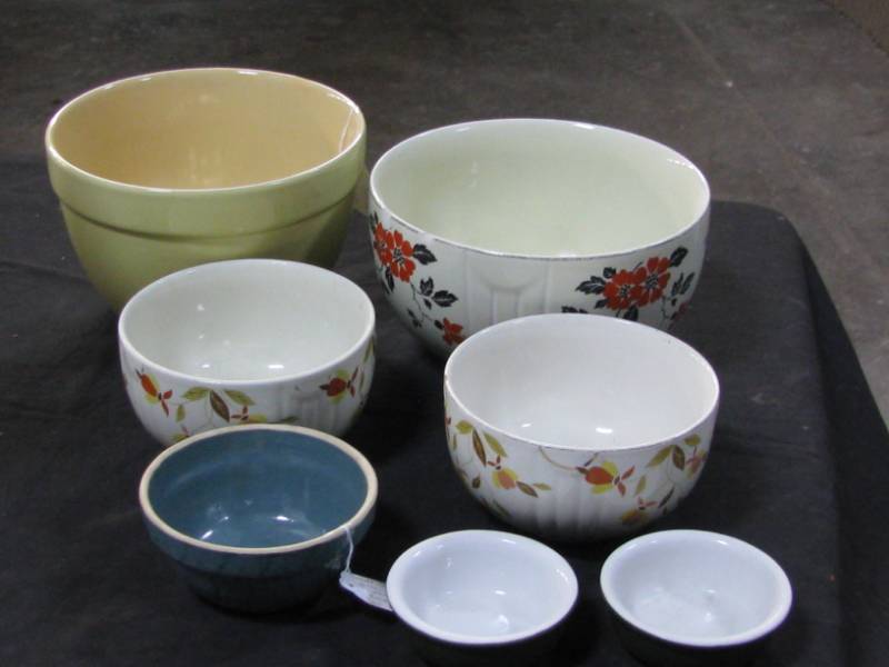 lot 9 image: Crock Bowls