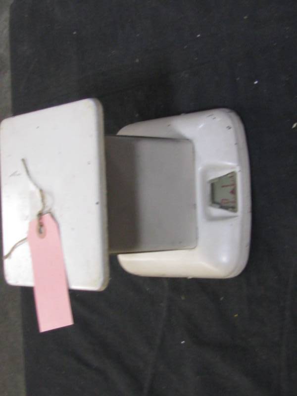 lot 36 image: Kitchen Scale