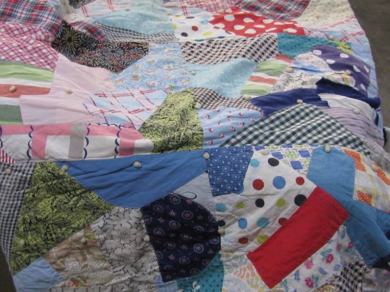 lot 50 image: Quilt