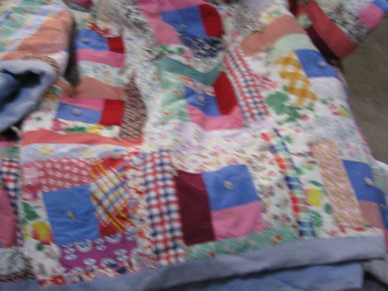 lot 52 image: Quilt