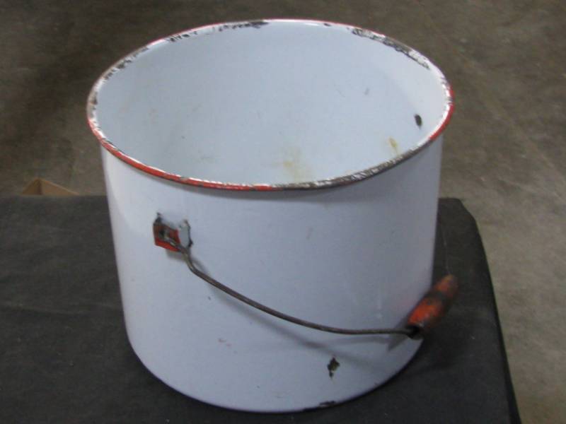 lot 56 image: Enamelware