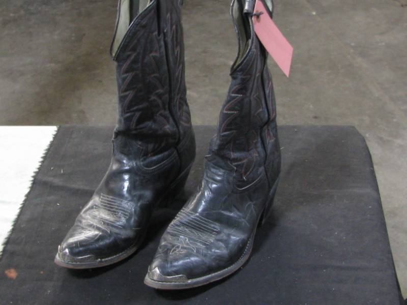 lot 62 image: Durango Boots