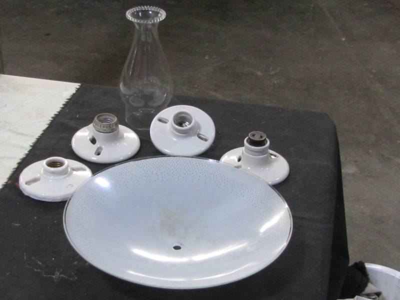 lot 66 image: Light Fixtures