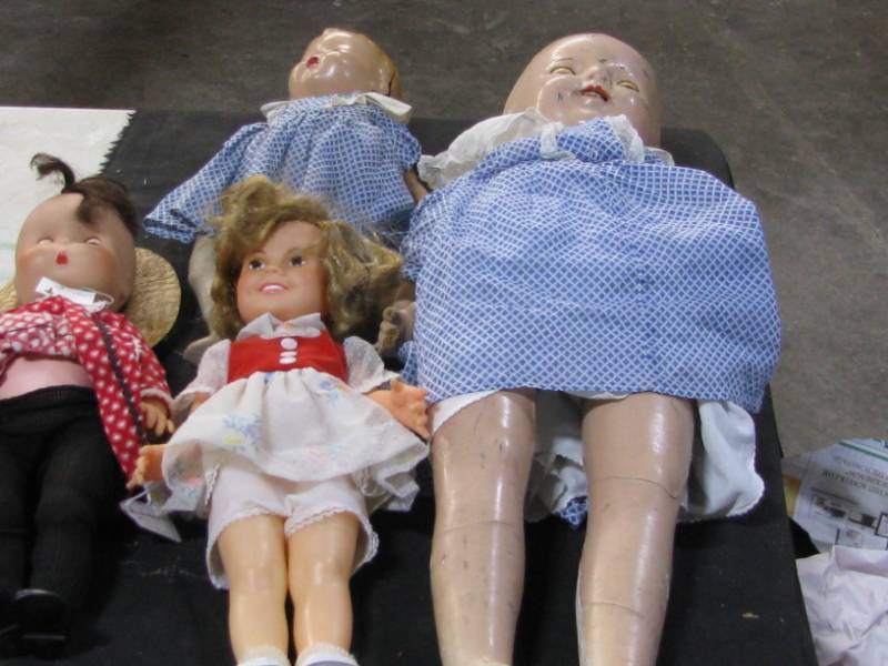 lot 72 image: Antique Dolls