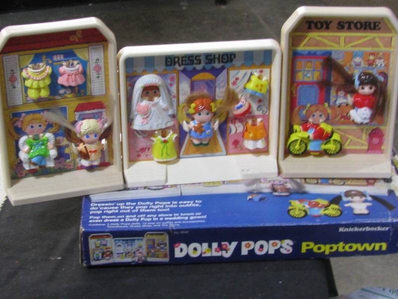 lot 73 image: Dolly Pops