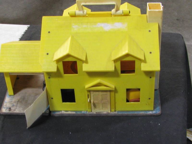 lot 74 image: Fisher Price