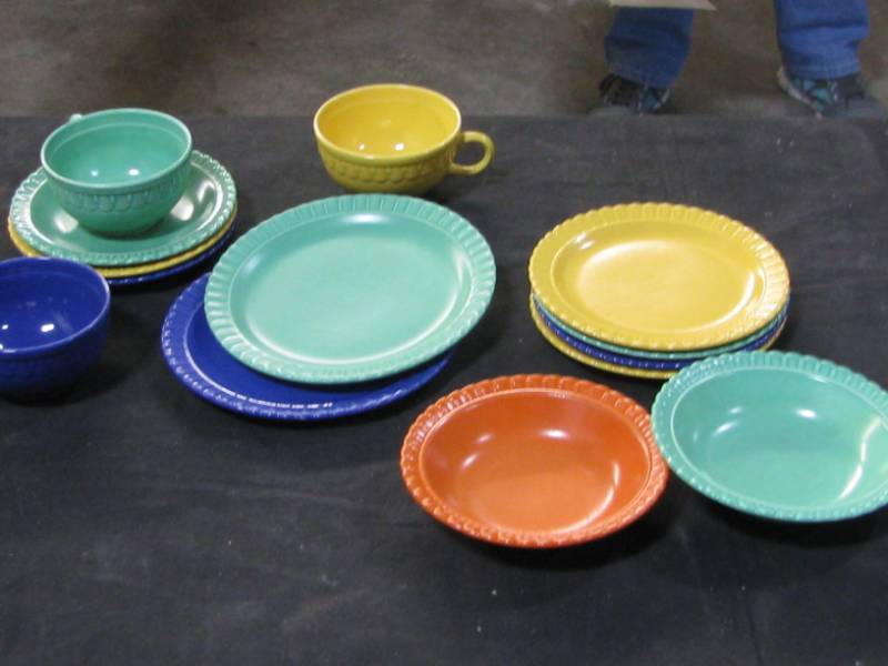 lot 93 image: Vistosa USA Stoneware
