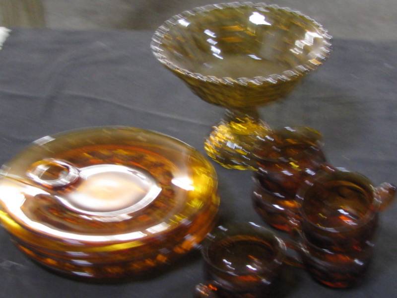 lot 94 image: Amber Snack Set