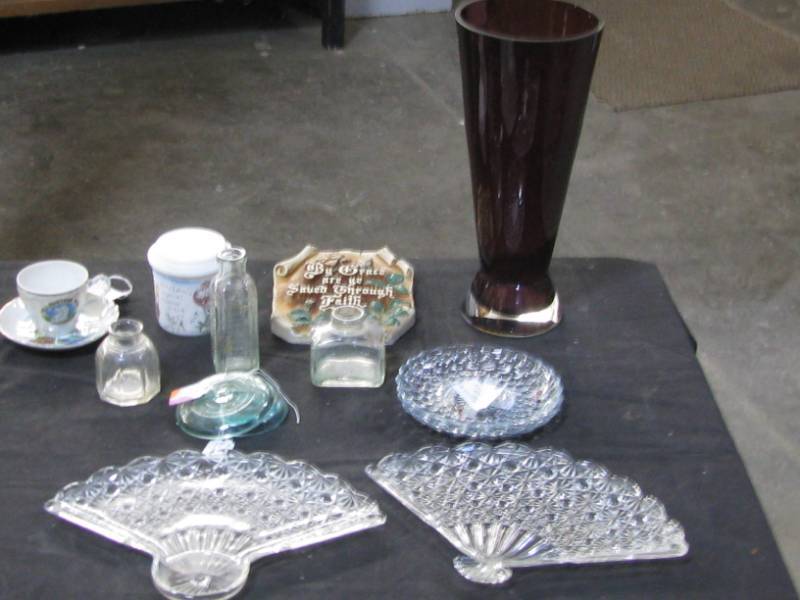 lot 95 image: Misc Glassware