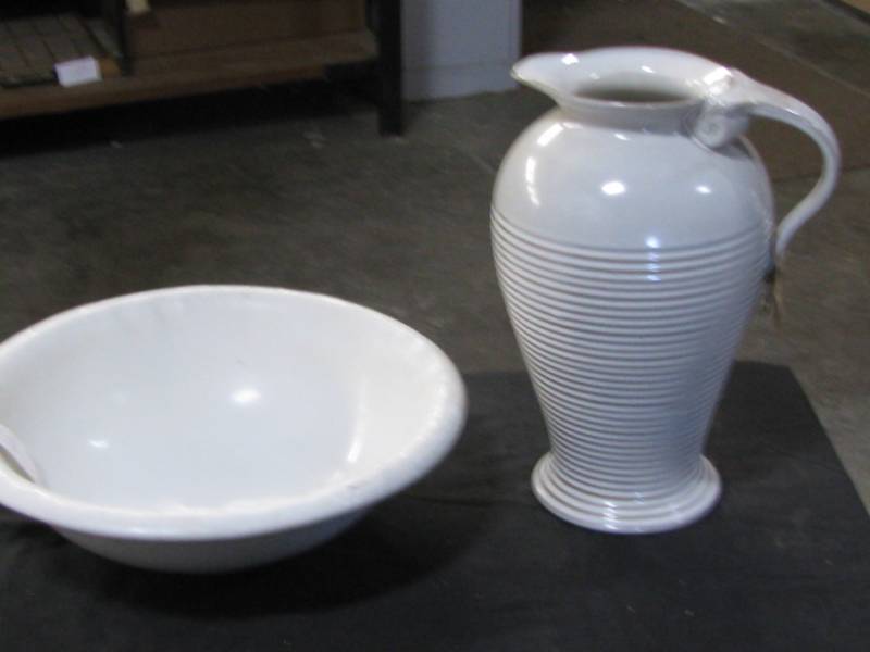 lot 100 image: Porcelain Wash Bowl