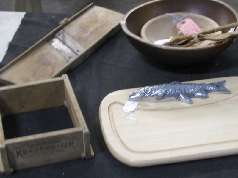 lot 104 image: Wood Items