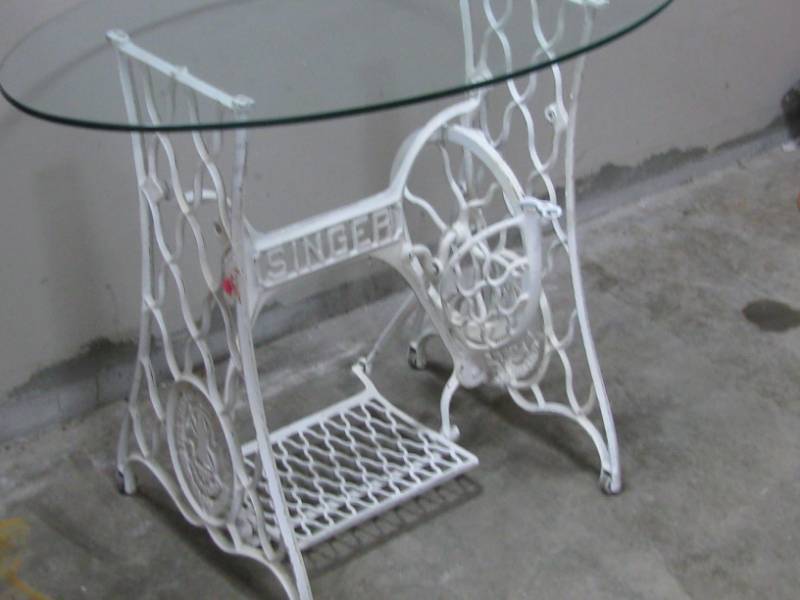 lot 149 image: Singer Sewing Machine Base