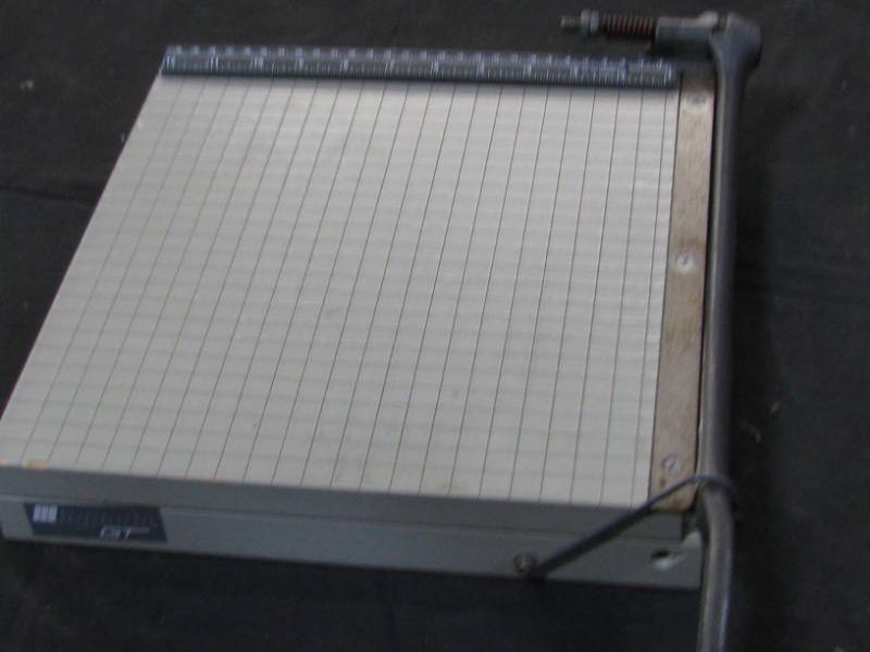 lot 150 image: Paper Cutter