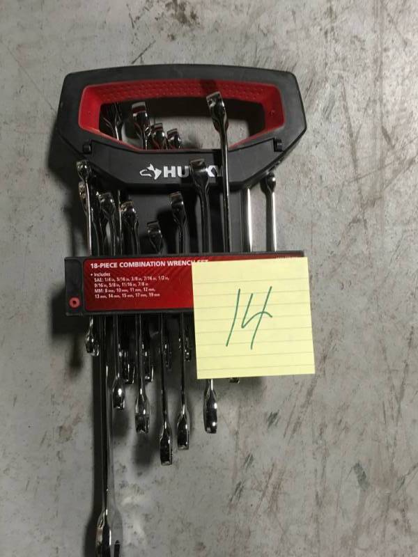 lot 14 image: Husky SAEMetric Combination Wrench Set (18-Piece) MISSING 2 PCS