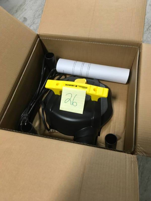 lot 26 image: Stanley 5 Gal. 4.0 Peak HP WetDry Vac in very good condition