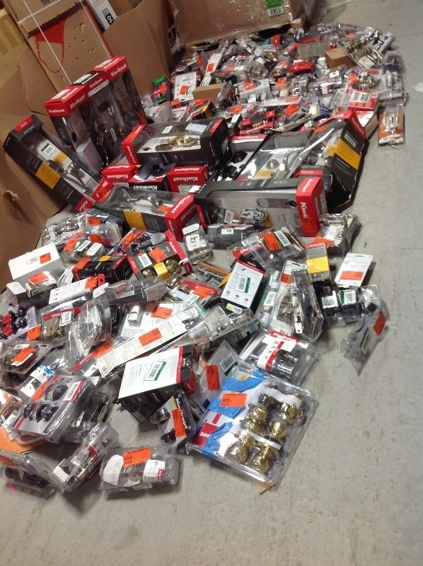 lot 120 image: WHOLESALE MIXED LOT OF RETURNS harware and locks all various conditions