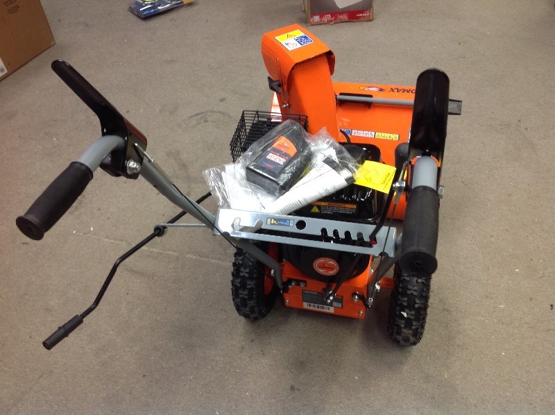 lot 121 image: YARDMAX  22 in. 2-Stage Gas Snow Blower not used in working conditions