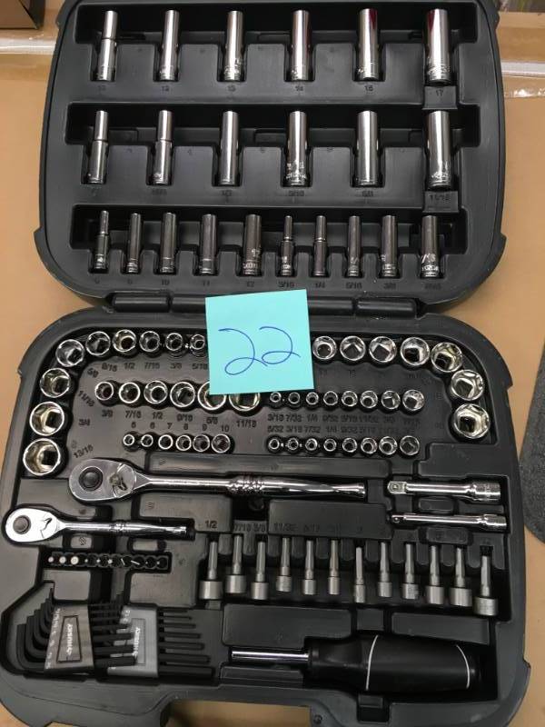 lot 22 image: Husky Mechanics Tool Set (111-Piece) in very  good condition