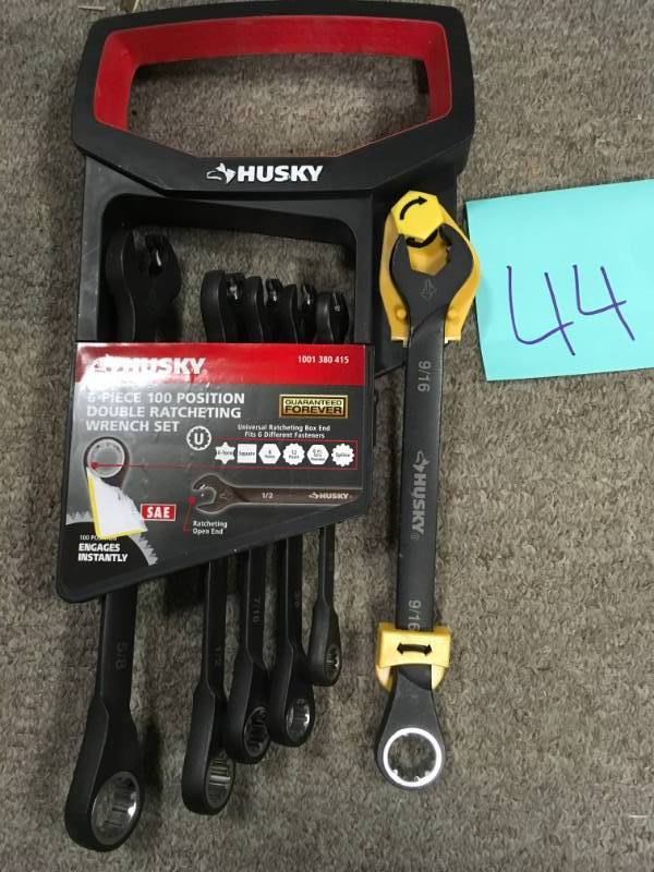 lot 44 image: Husky 100-Position Double Ratcheting Wrench Set SAE (6-Piece) in very  good condition