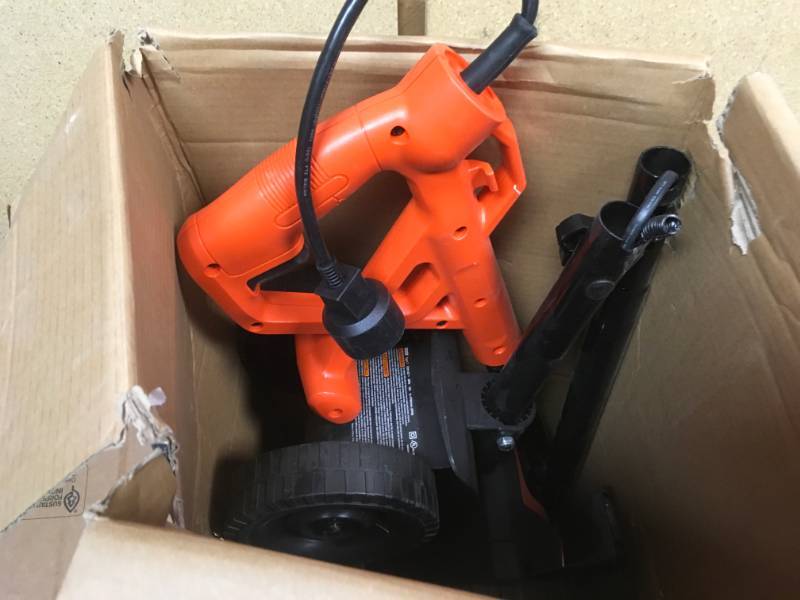 lot 90 image: BLACKDECKER 7.5 in. 12-Amp Corded Electric 2-in-1 Landscape EdgerTrencher in very  good condition