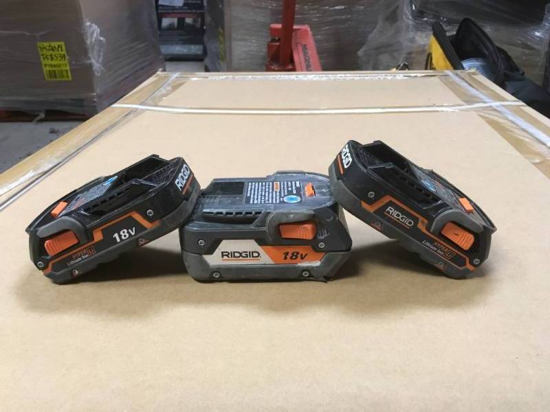lot 92 image: RIDGID 18-Volt HYPER Lithium-Ion Battery Pack 2.0Ah QTY 3 in very  good condition
