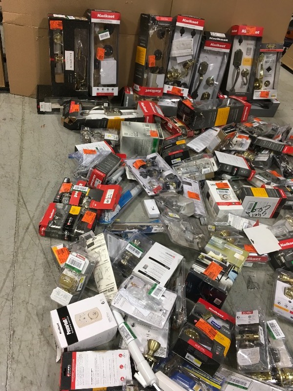 lot 117 image: WHOLESALE MIXED LOT OF RETURNS harware and locks all various conditions