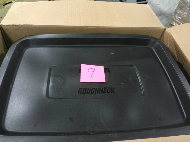 lot 9 image: Rubbermaid 10 Gal. Roughneck Storage Tote in good working condition
