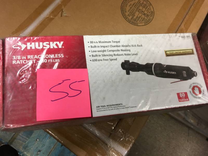 lot 55 image: Husky 683-391 38 Reactionless Ratchet 80 Ft-lbs in good working condition