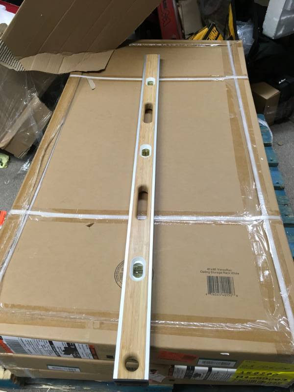 lot 91 image: Large Husky Level in good condition