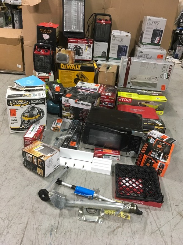 lot 113 image: PALET OF SALVAGE TOOLS FOR PARTS O REPAIR