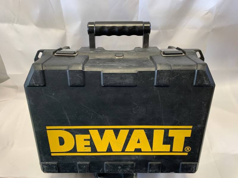 lot 11 image: DeWalt DW680 Heavy Duty 3 14 Planer Works Great