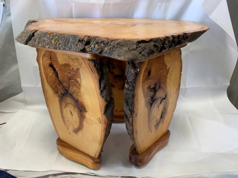 lot 15 image: 16 Tall Split Log Chair