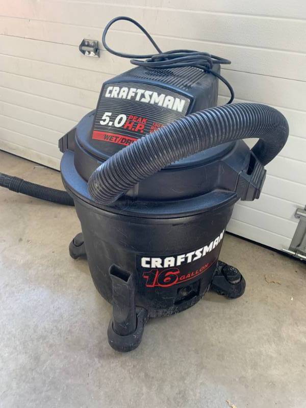 lot 25 image: Craftsman 5HP WetDry Vac Works Great