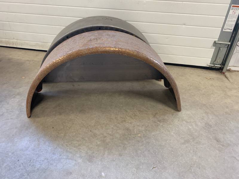 lot 35 image: Lot of 2 Trailer Fenders 32