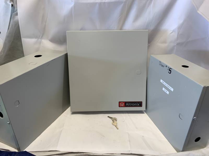 lot 50 image: Lot of 3 Metal Boxes