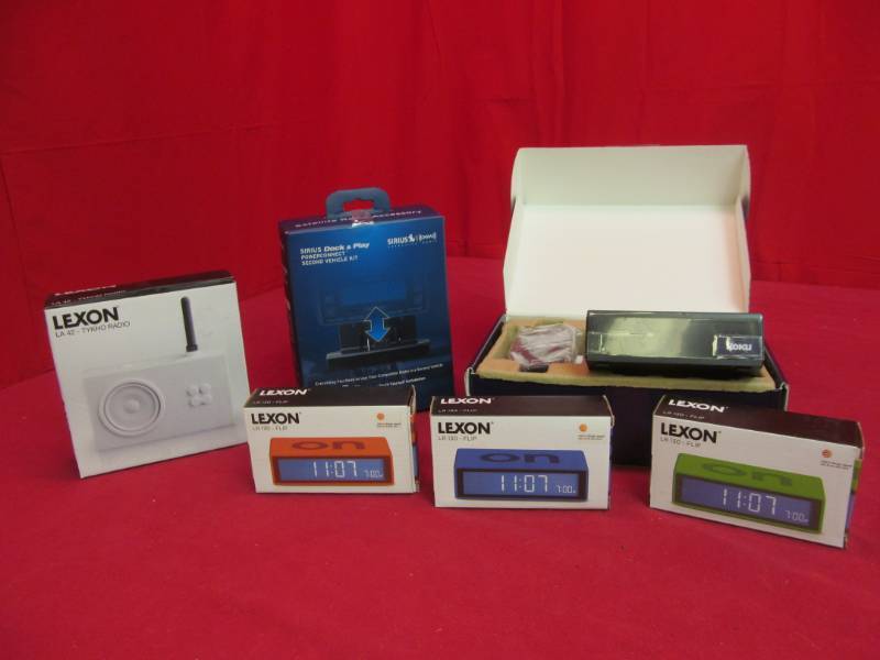 radios,Ruka, Sirus dock Play
