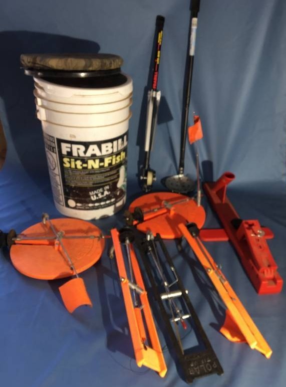 lot 40 image: Ice Fishing Equipment