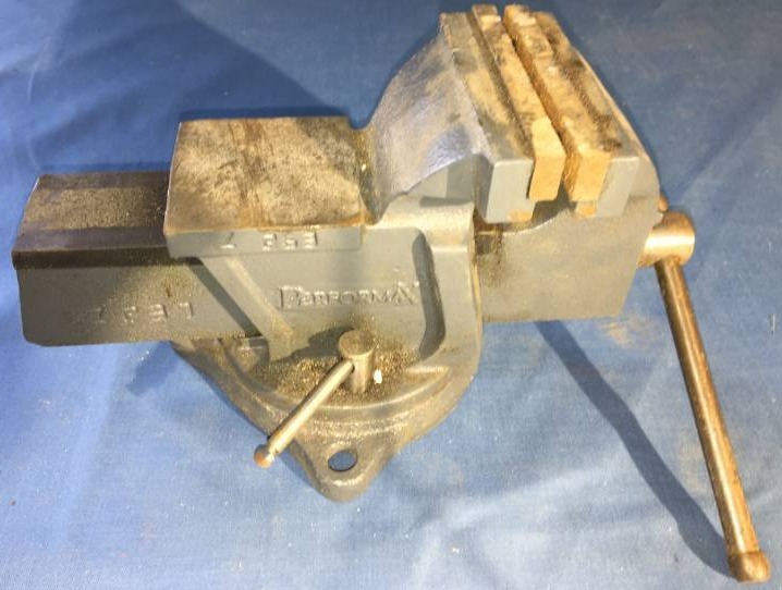 lot 55 image: Vise