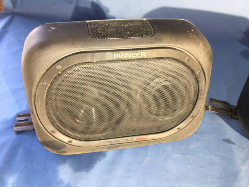 lot 73 image: Vehicle Audio Speakers