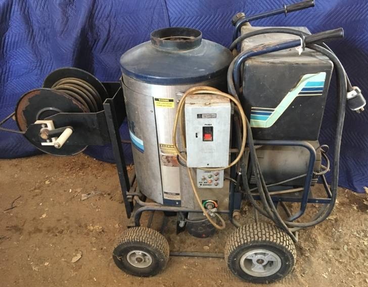 lot 4 image: Heated Pressure Washer