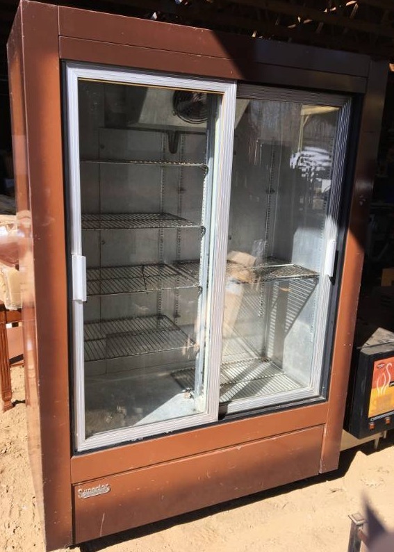 lot 10 image: Refrigerator