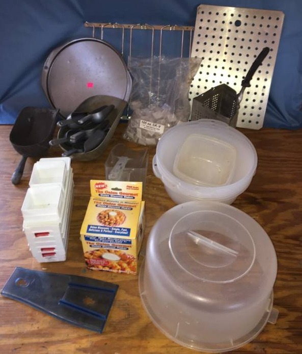lot 98 image: Assorted Kitchen Wares