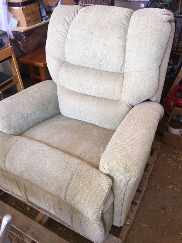 lot 114 image: Reclining Chair
