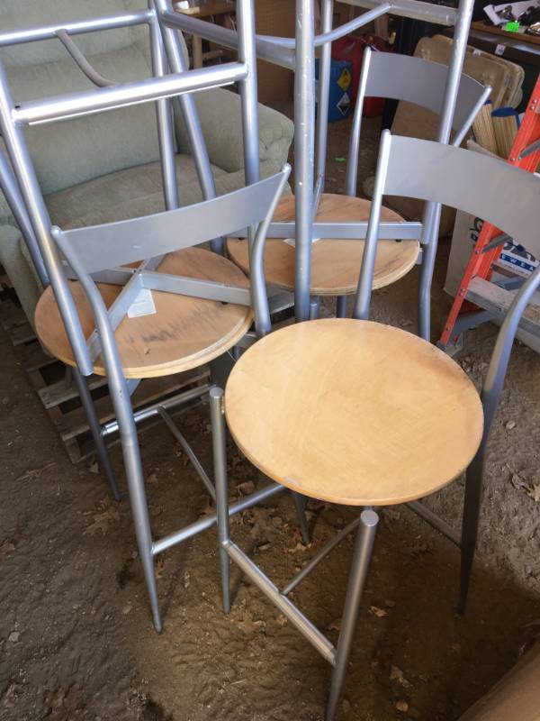 lot 115 image: Bar Stools