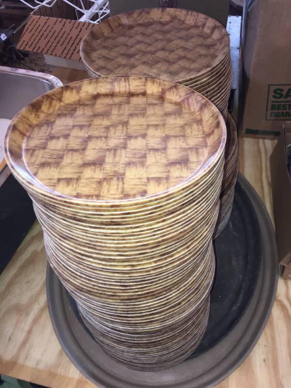 lot 121 image: Serving Trays