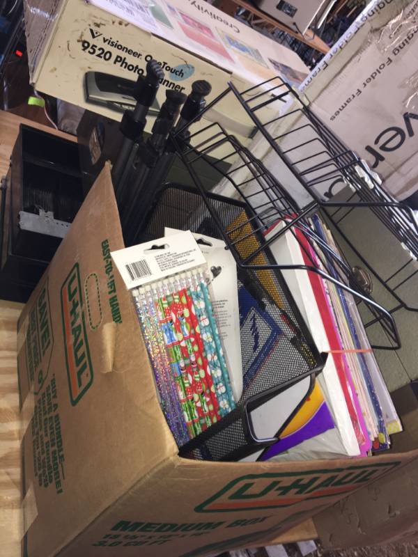 lot 123 image: Assorted Office supples