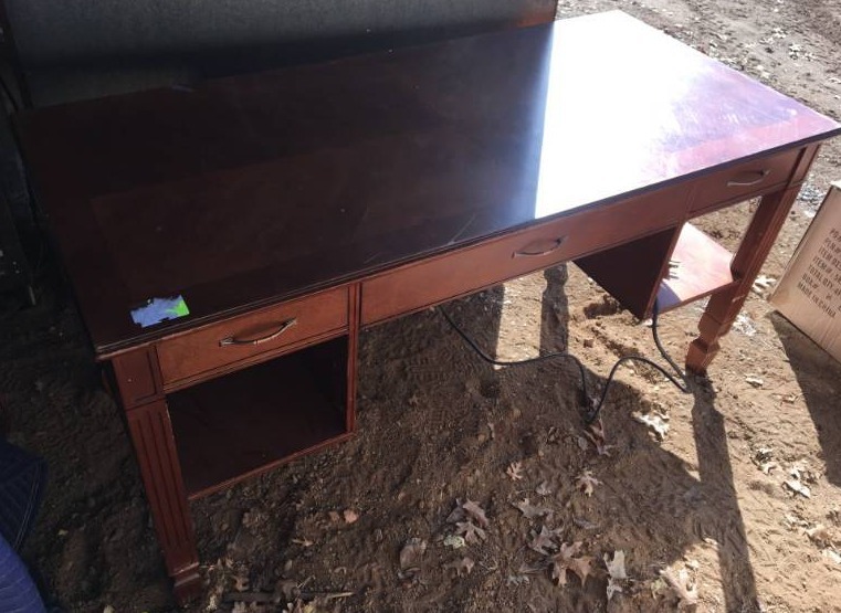 lot 141 image: Desk