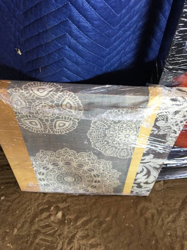 lot 387 image: Canvas Wall Art