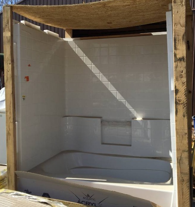 lot 172 image: Bathtub Enclosure