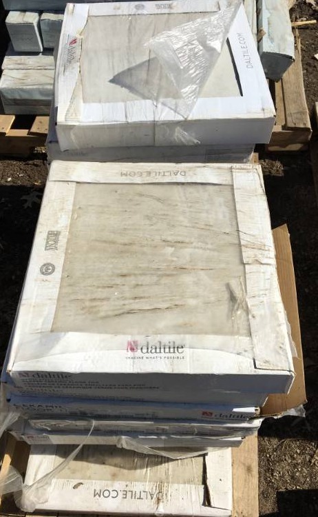lot 179 image: Small Pallet of Tiles
